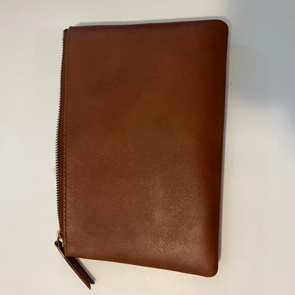 Madewell leather “the pouch” clutch - Picture 3 of 13